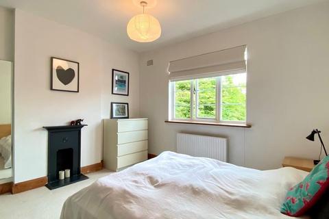 15 Alma Close, London, N10 2NE