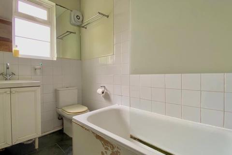 15 Alma Close, London, N10 2NE