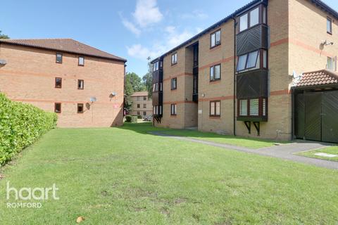 37 Rushdon Close, Romford, RM1 2RE