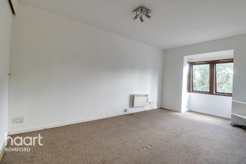 37 Rushdon Close, Romford, RM1 2RE