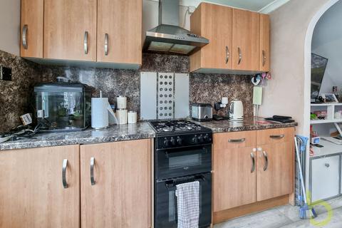 5 Blackmore Close, Grays, RM17 6EB