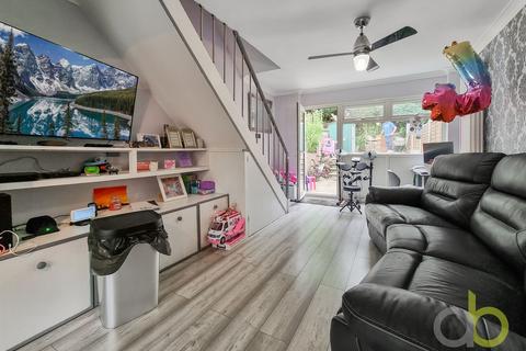 5 Blackmore Close, Grays, RM17 6EB