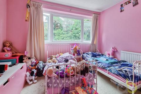 5 Blackmore Close, Grays, RM17 6EB