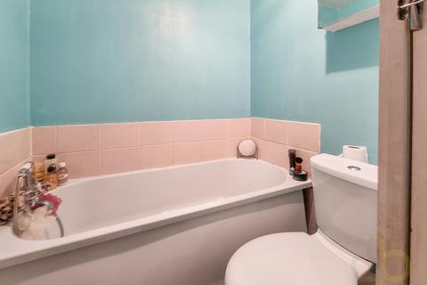 5 Blackmore Close, Grays, RM17 6EB