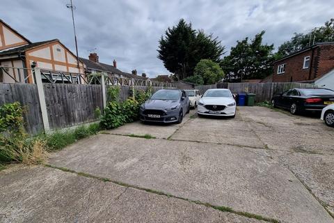 5 Blackmore Close, Grays, RM17 6EB