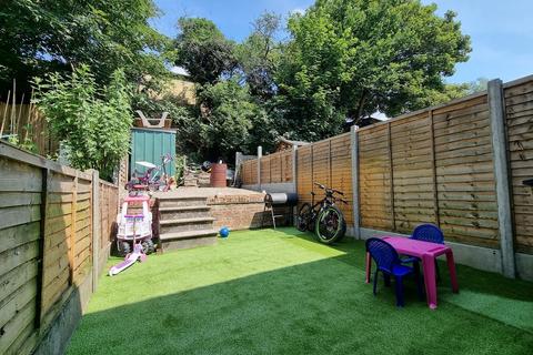 5 Blackmore Close, Grays, RM17 6EB
