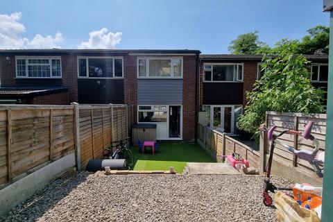 5 Blackmore Close, Grays, RM17 6EB