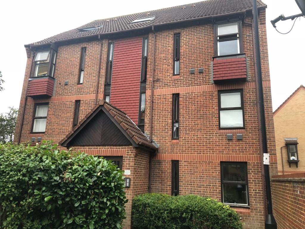 Pilgrims Close, Palmers Green Studio £995 pcm (£230 pw)