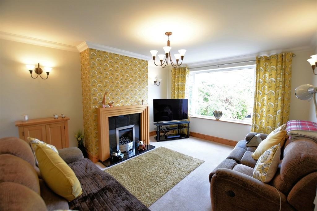 Meadow Drive, East Ayton, Scarborough 5 bed semidetached house £240,000