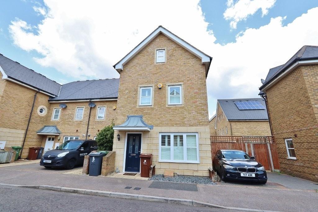 Simmons Drive, Dagenham, RM8 4 bed semidetached house £425,000