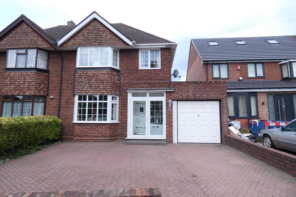 Gleneagles Drive, Great Barr, Birmingham 3 bed semidetached house £