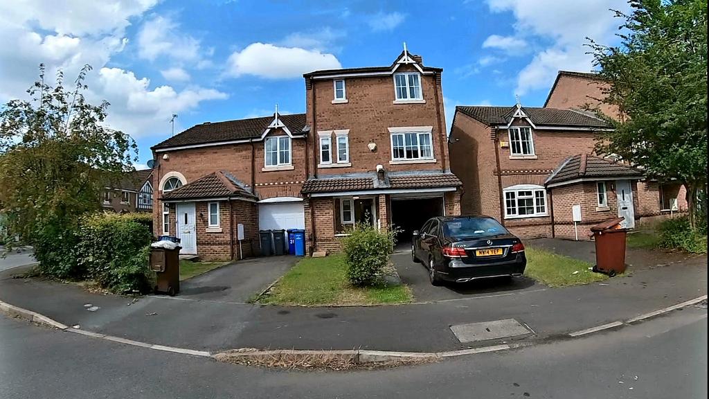 Chervil Close, Manchester M14 7DP 4 bed semidetached house £1,295 pcm (£299 pw)