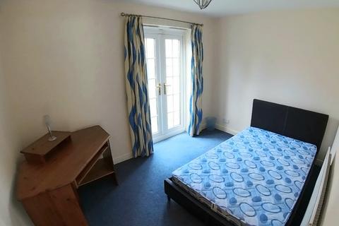 4 bedroom semi-detached house to rent, Chervil Close, Manchester M14 7DP