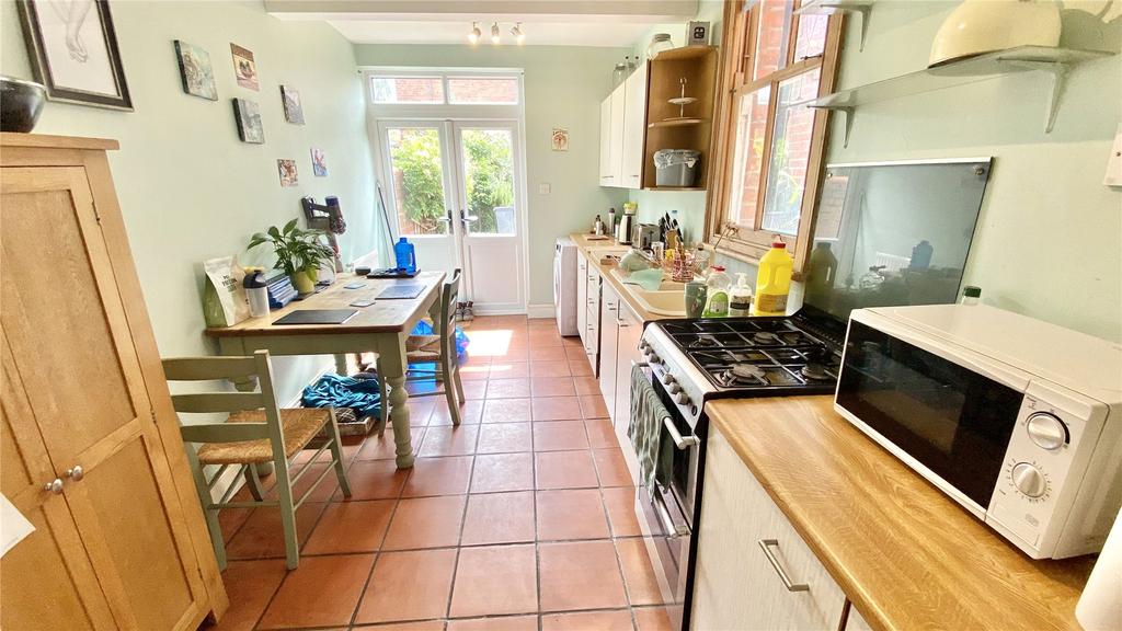 Hagley Road, Reading, Berkshire, RG2 3 bed terraced house £325,000