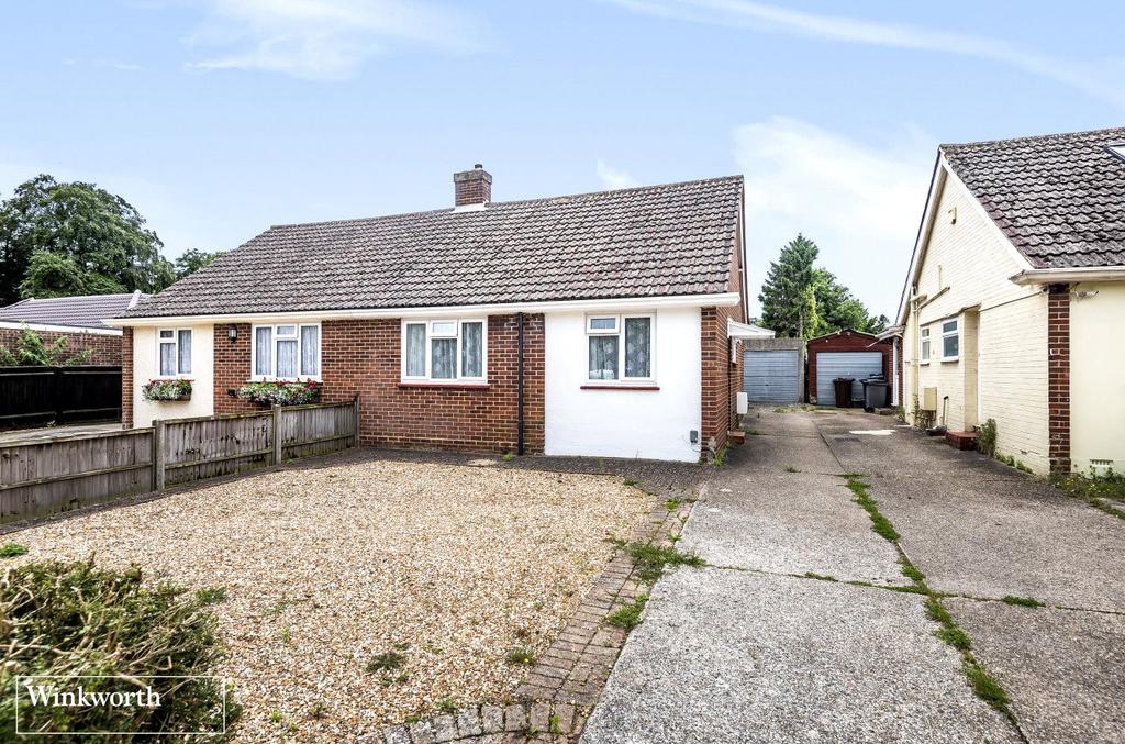 High Drive, Basingstoke, RG22 2 bed bungalow £335,000