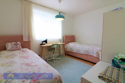 102 Mayfield Crescent, London, N9 7NJ