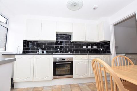 3 bedroom house to rent, Mountfield Drive, Nottingham