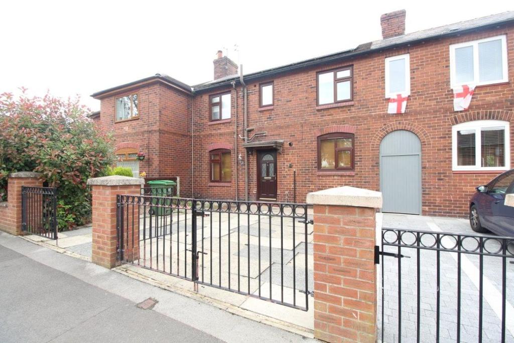 Elm Road, Oldham 3 bed terraced house £795 pcm (£183 pw)
