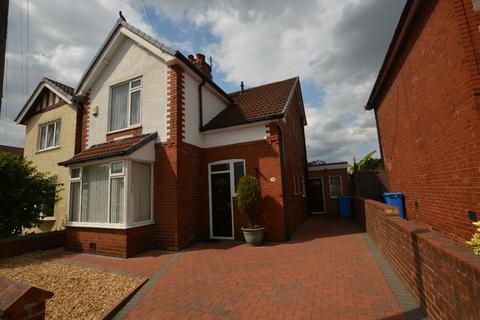 3 bedroom detached house to rent, Carlton Avenue, Worksop