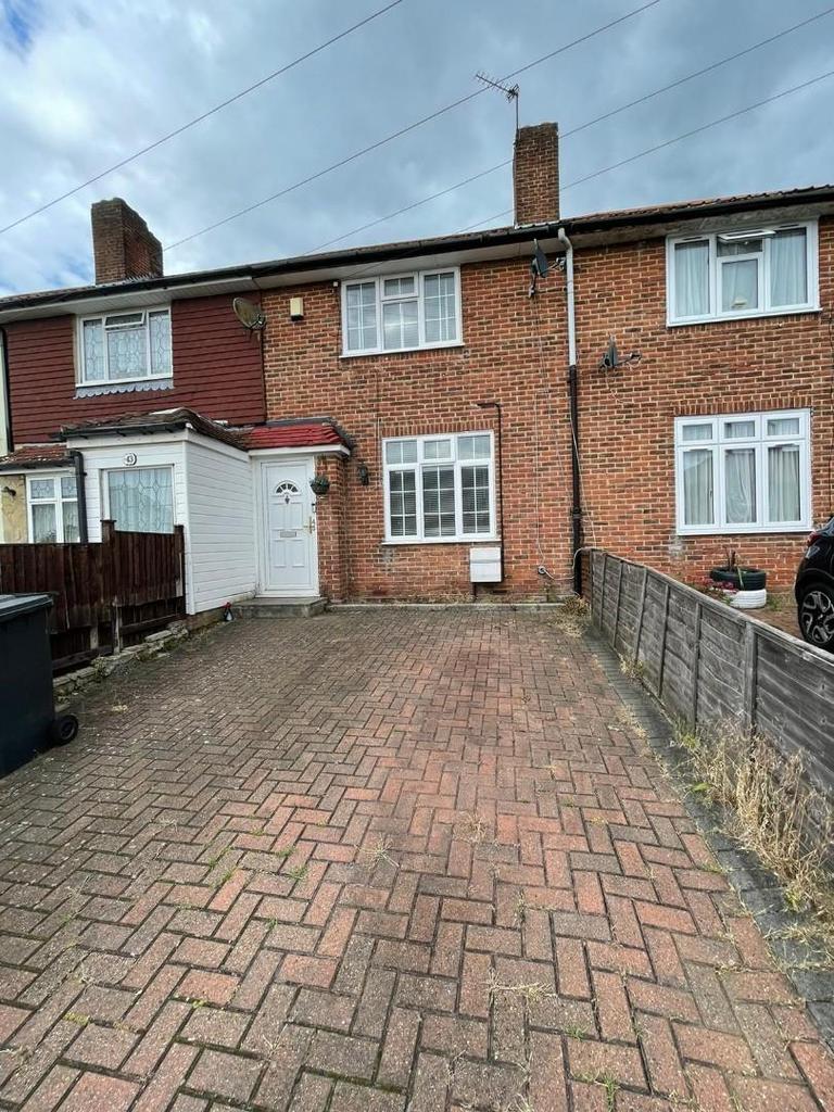 Goudhurst Road, Bromley 2 bed terraced house £1,400 pcm (£323 pw)