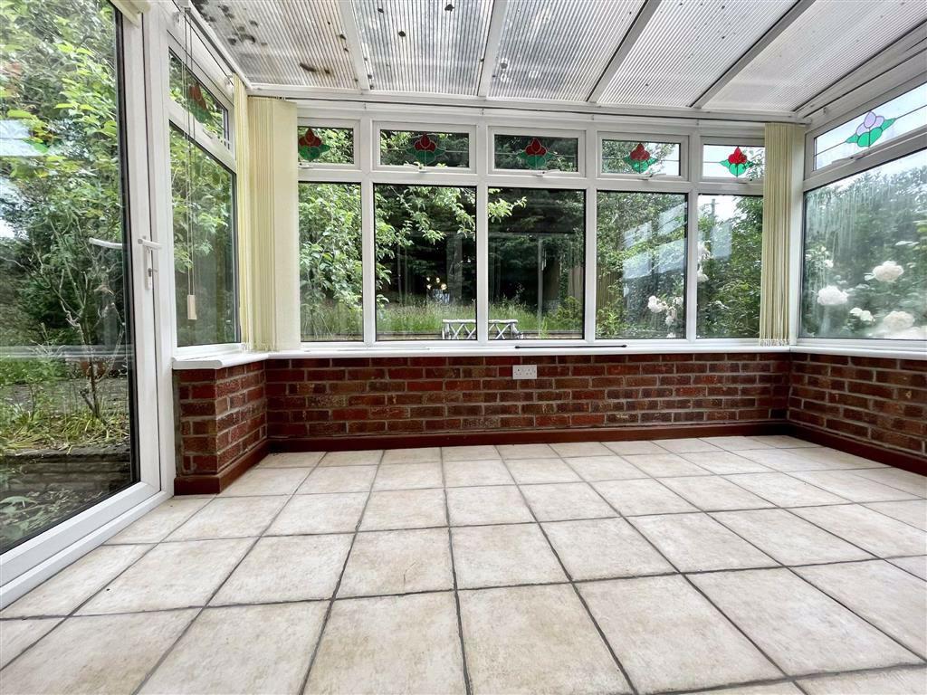 Greystones Way, Oswestry, SY11 3 bed detached house £230,000