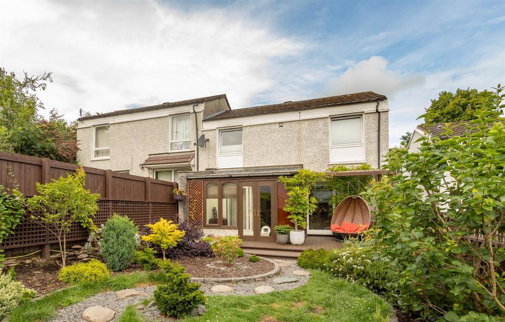 Wallace Crescent, Perth 2 bed semidetached house £144,000