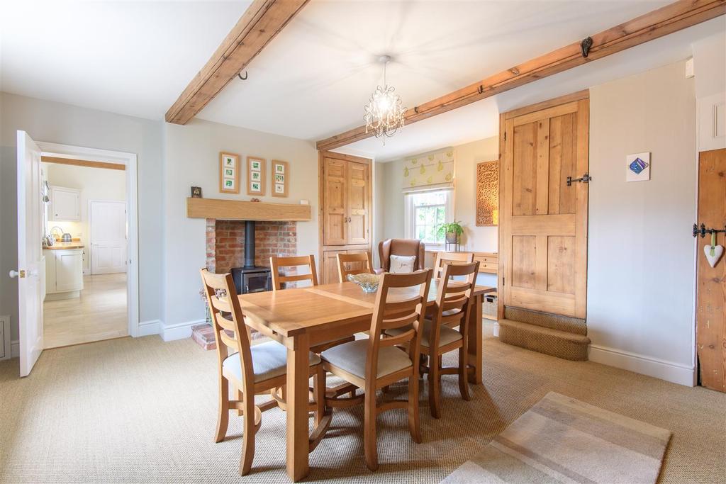 8471408-interior16.jpg
