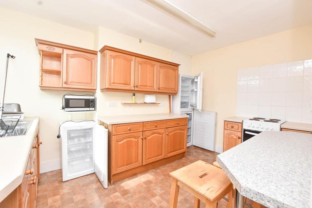 Hyde Road, Eastbourne 5 bed townhouse £375,000