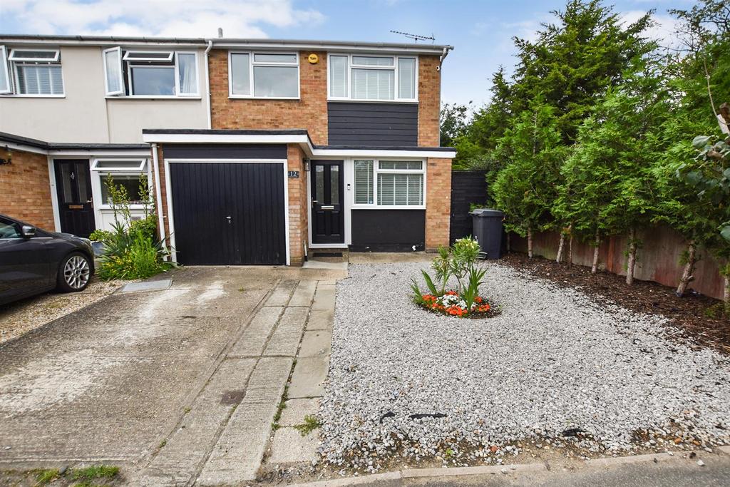 Tanners Way, South Woodham Ferrers 3 bed end of terrace house £350,000