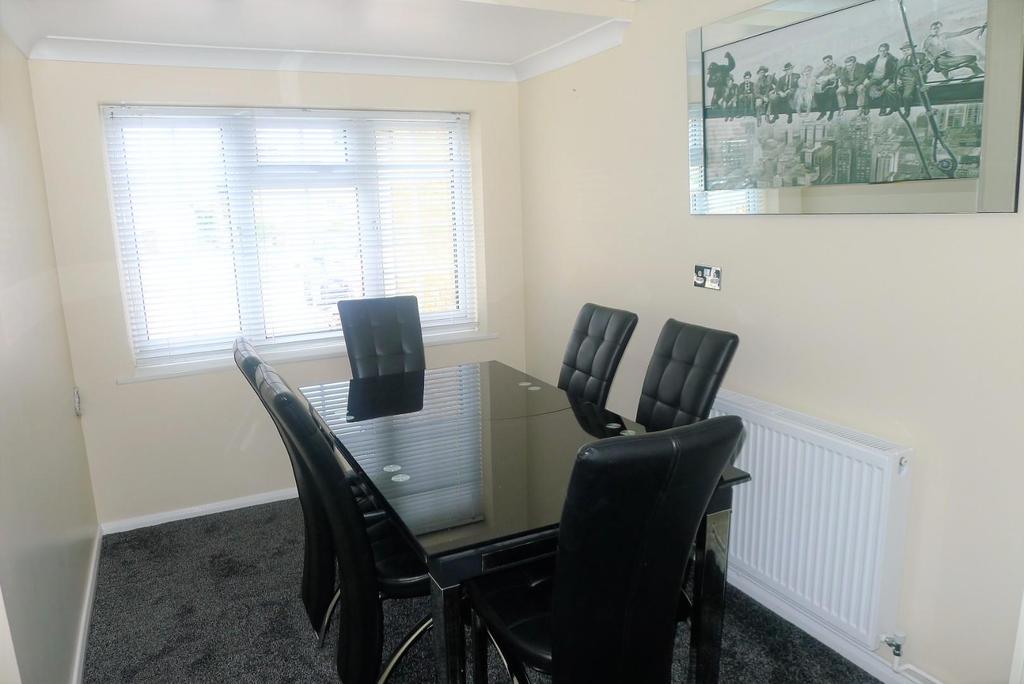 Macklands Way, Rainham, Gillingham 3 bed townhouse £280,000