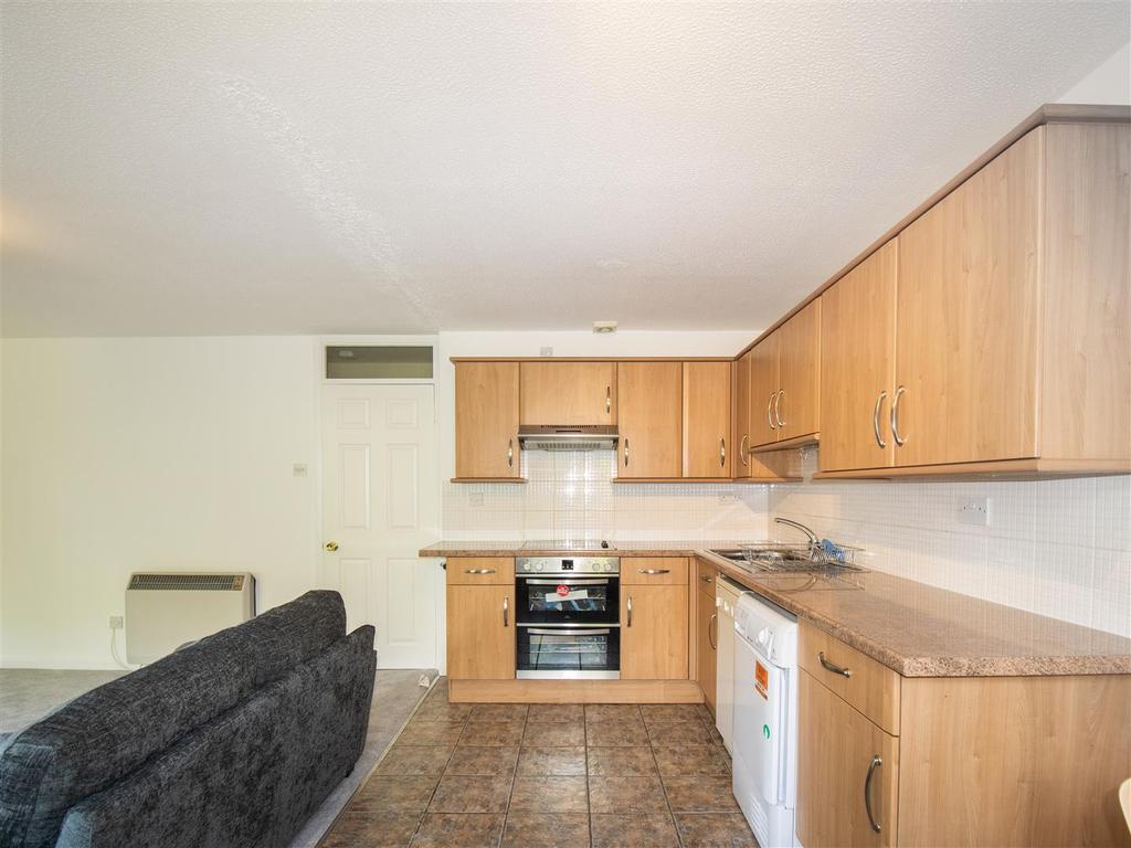 Flamingo Court, Castle Marina, Nottingham 2 bed duplex £850 pcm (£196 pw)