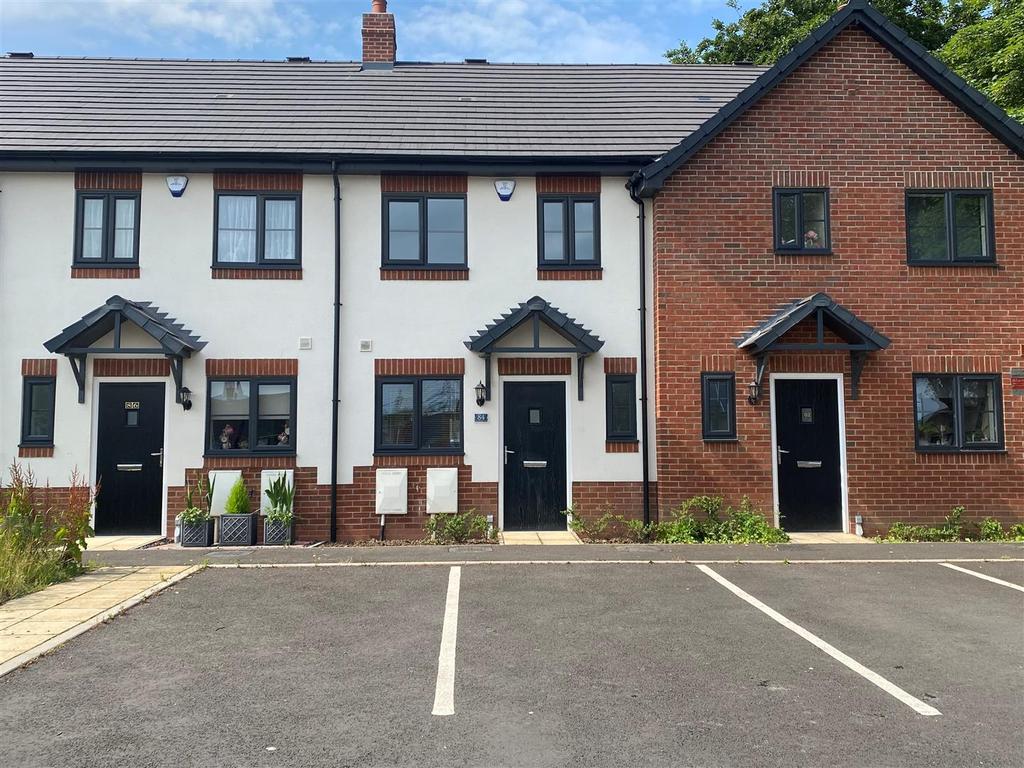 Farnborough Road, Clifton, Nottingham 2 bed townhouse £795 pcm (£183 pw)