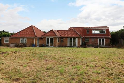 5 bedroom detached bungalow for sale, Temple Close, Welton