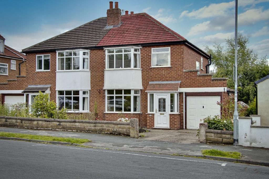 Kirkwood Drive, Cookridge 3 bed semidetached house £310,000