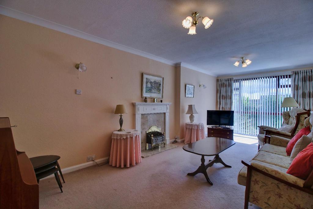 Kirkwood Drive, Cookridge 3 bed semidetached house £310,000