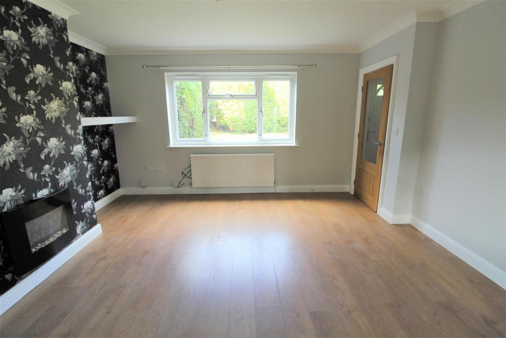 Osmondthorpe Lane, Leeds 3 bed semidetached house £750 pcm (£173 pw)