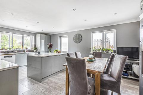 4 Cheavestone Lea, Blackawton, Totnes, TQ9 7AU