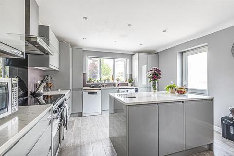 4 Cheavestone Lea, Blackawton, Totnes, TQ9 7AU