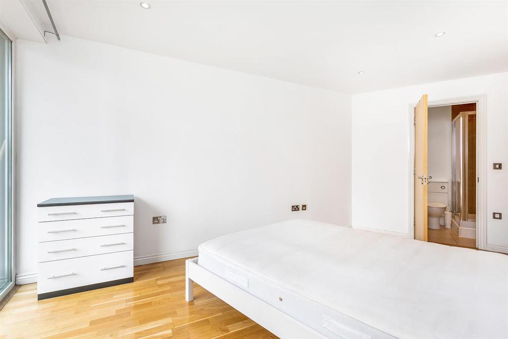 Bedroom (5).jpg