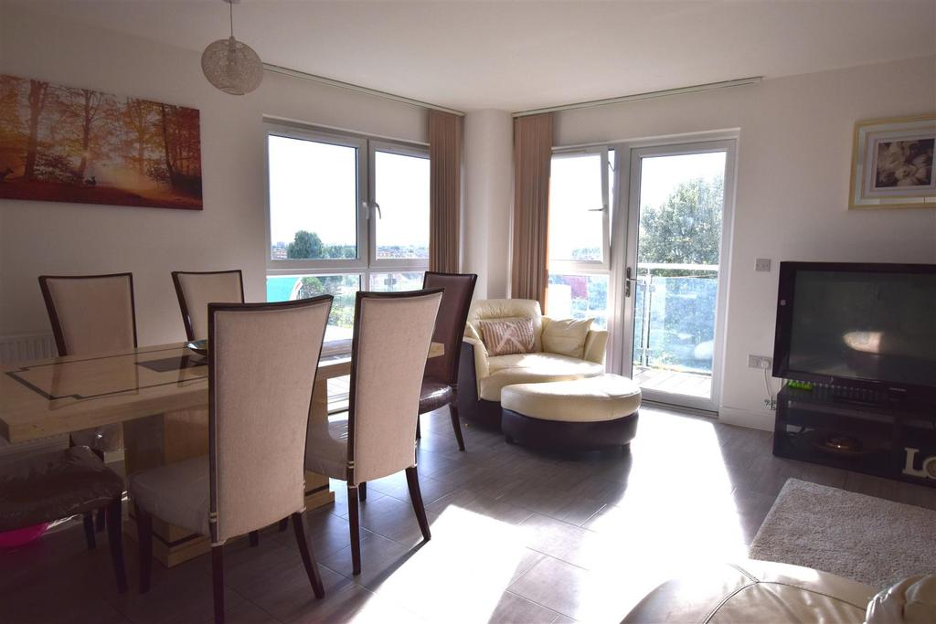 Keele House, Academy Way, Dagenham 3 bed flat £1,500 pcm (£346 pw)