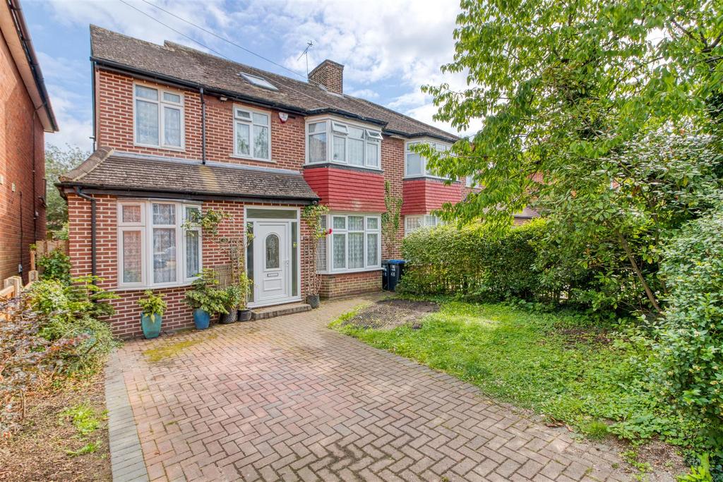 Oakwood Park Road, Southgate, N14 5 bed semidetached house £875,000