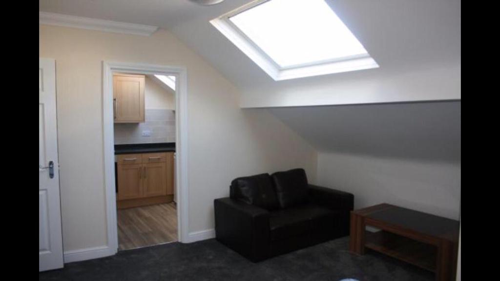 Holyhead Road, City Centre, Coventry Studio £550 pcm (£127 pw)