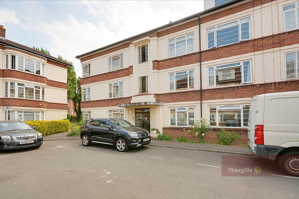 Manor Vale, Brentford 3 bed flat £1,650 pcm (£381 pw)