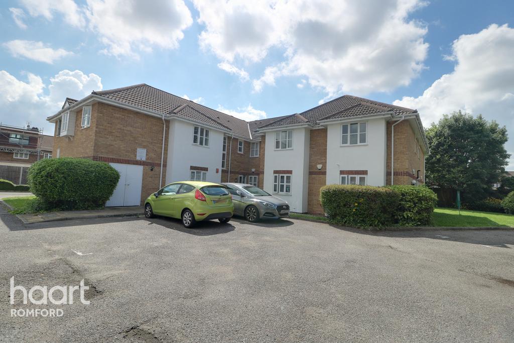 The Squires, London Road, Romford 2 bed apartment £260,000