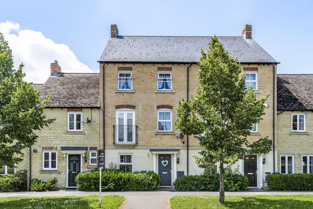 Elmhurst Way, Carterton, Oxfordshire OX18 4 bed terraced house £325,000