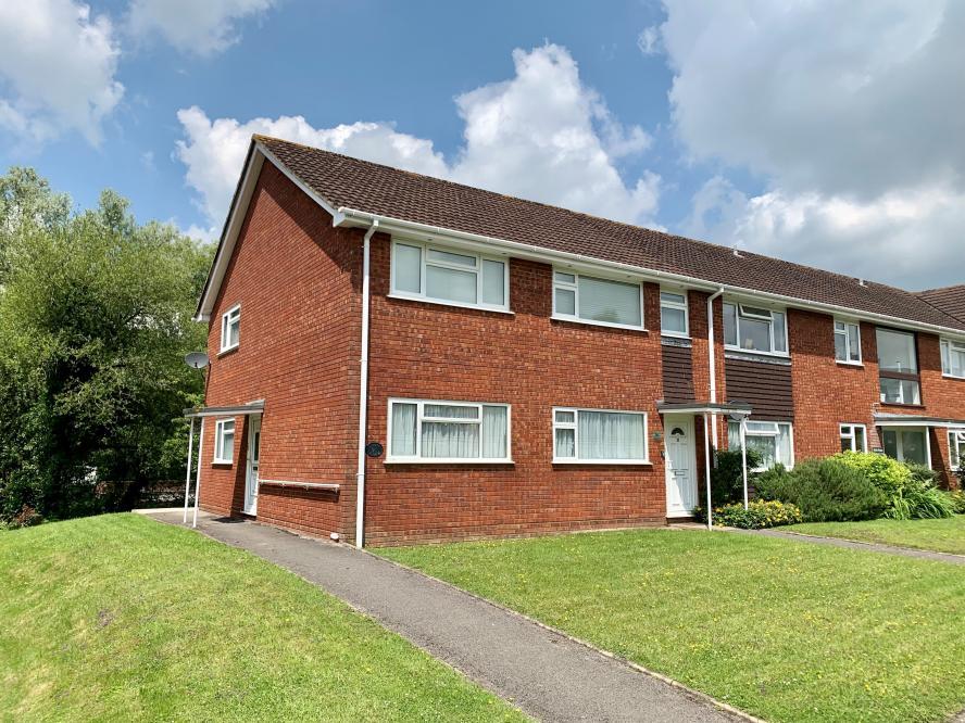 Allenview Road, Wimborne, Dorset... 2 bed apartment £230,000