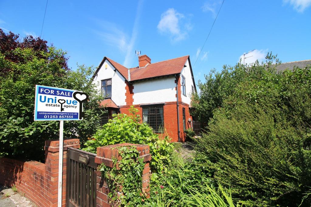 Stockdove Way, ThorntonCleveleys... 4 bed detached house £190,000