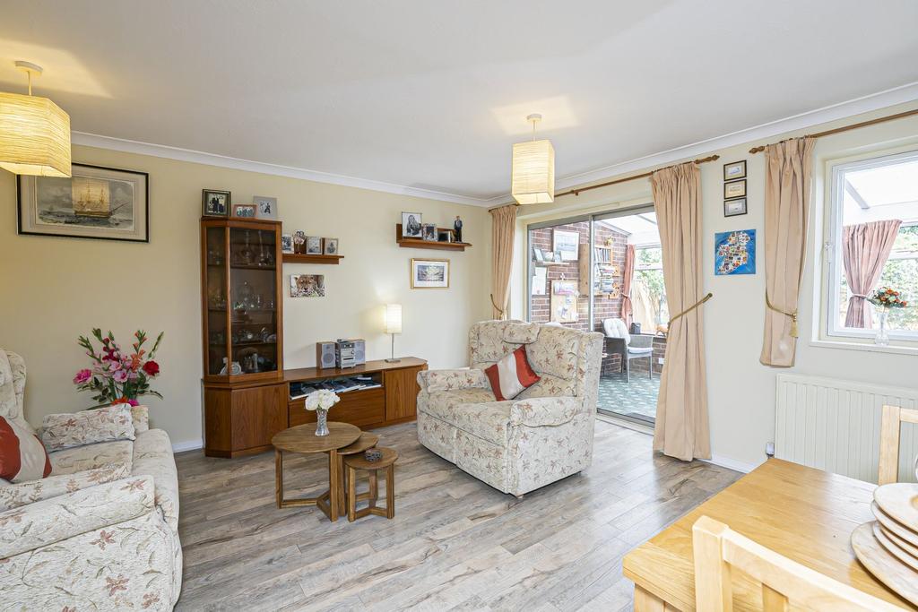 The Windsors, Buckhurst Hill, IG9 3 bed semidetached house £620,000