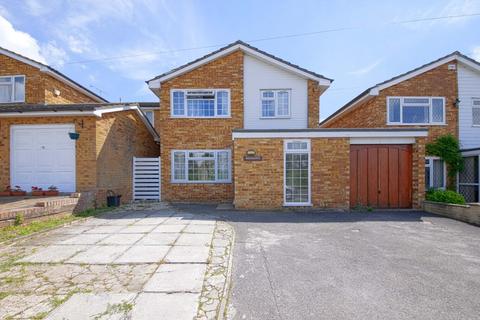 3 bedroom detached house to rent, Cannon Lane, Maidenhead, SL6