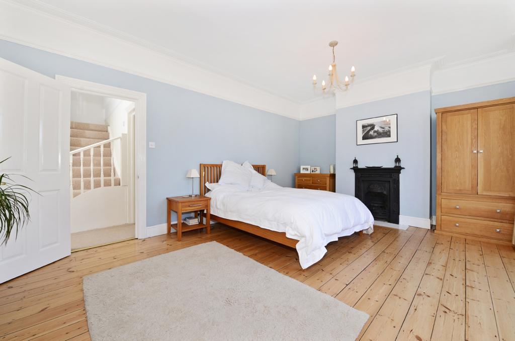 Elfindale Road Herne Hill SE24 4 bed house £3,700 pcm (£854 pw)